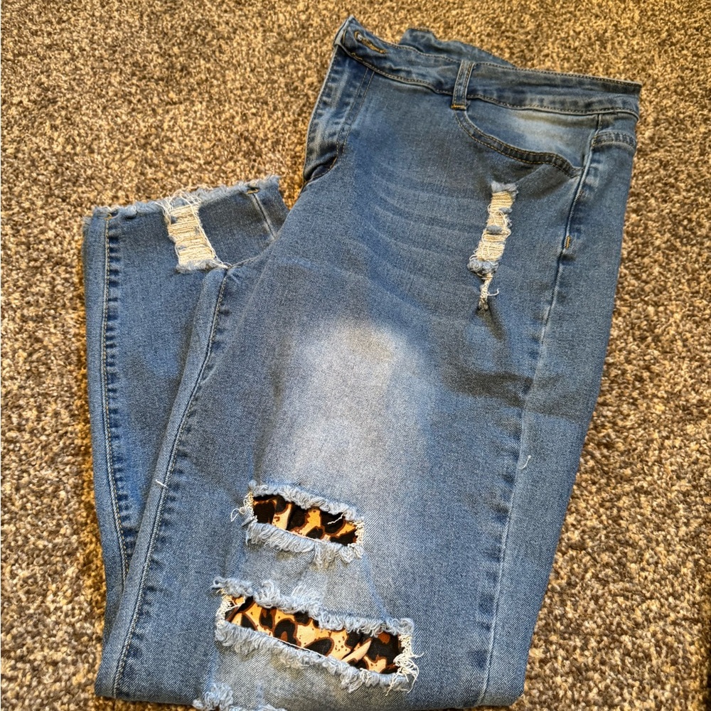 SHEIN Ankle Jeans with Leopard Accents